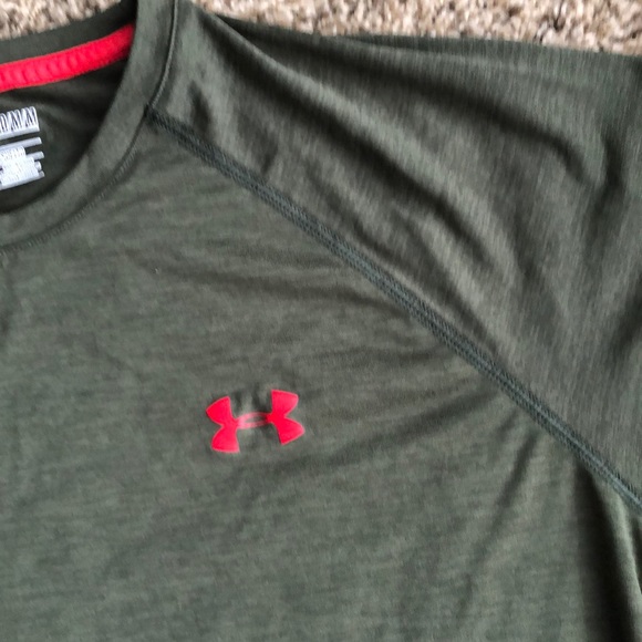 Men’s Long Sleeve Under Armour shirt - Picture 3 of 3